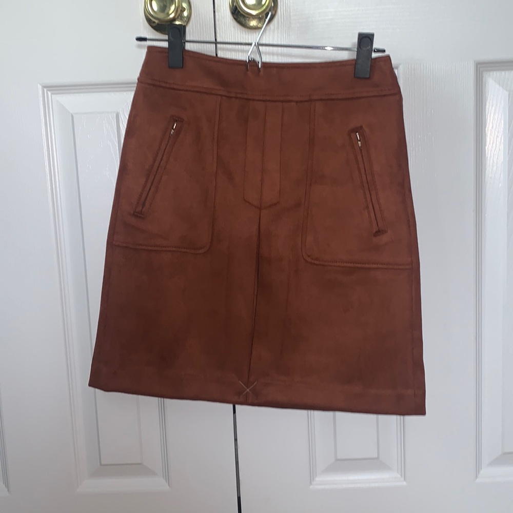 Loft skirt. Never worn before. Size 0 P